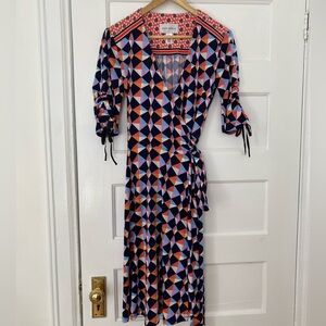 Donna Morgan geometric flattering wrap dress